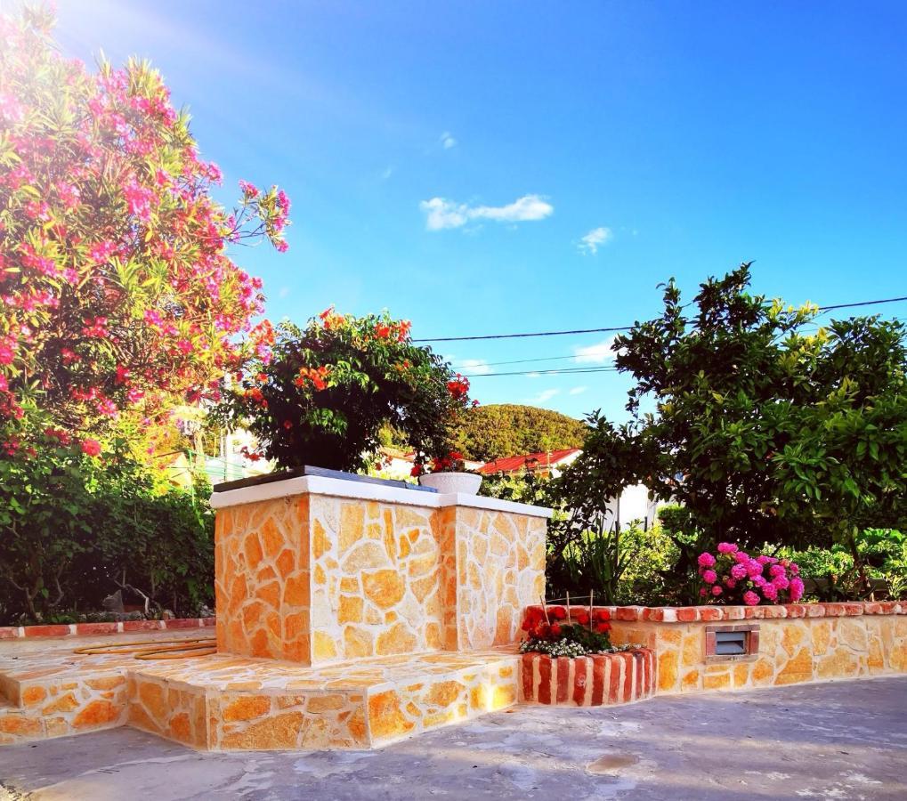 Apartmani Franciska Rab Town Exterior foto
