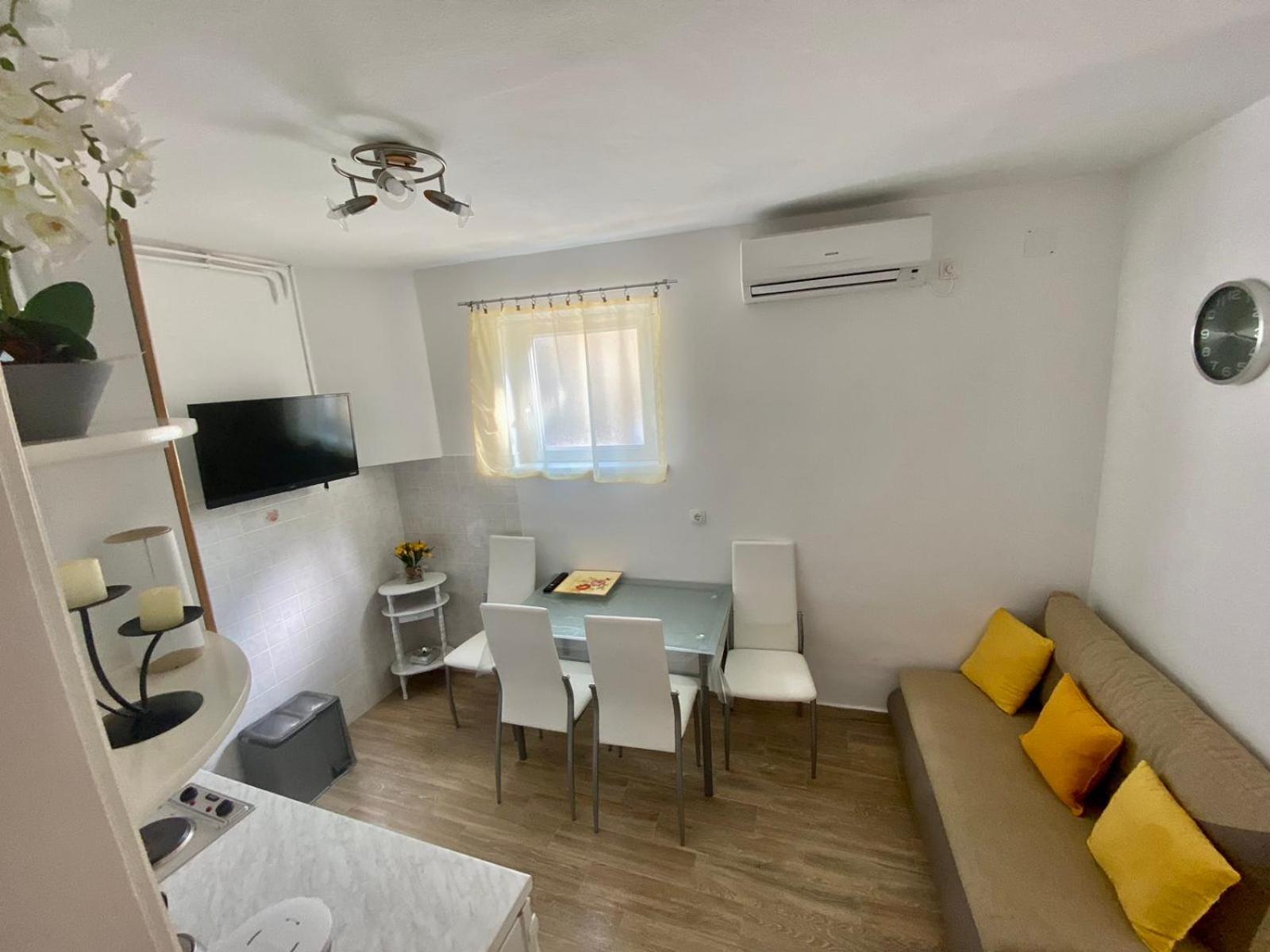 Apartmani Franciska Rab Town Exterior foto