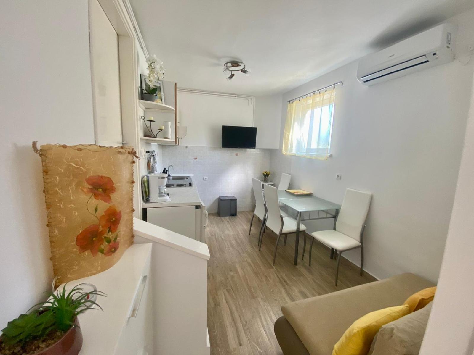 Apartmani Franciska Rab Town Exterior foto