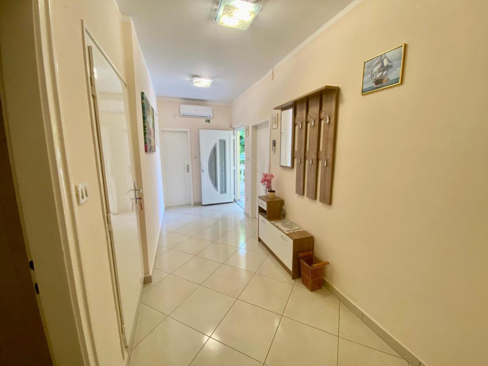 Apartmani Franciska Rab Town Exterior foto