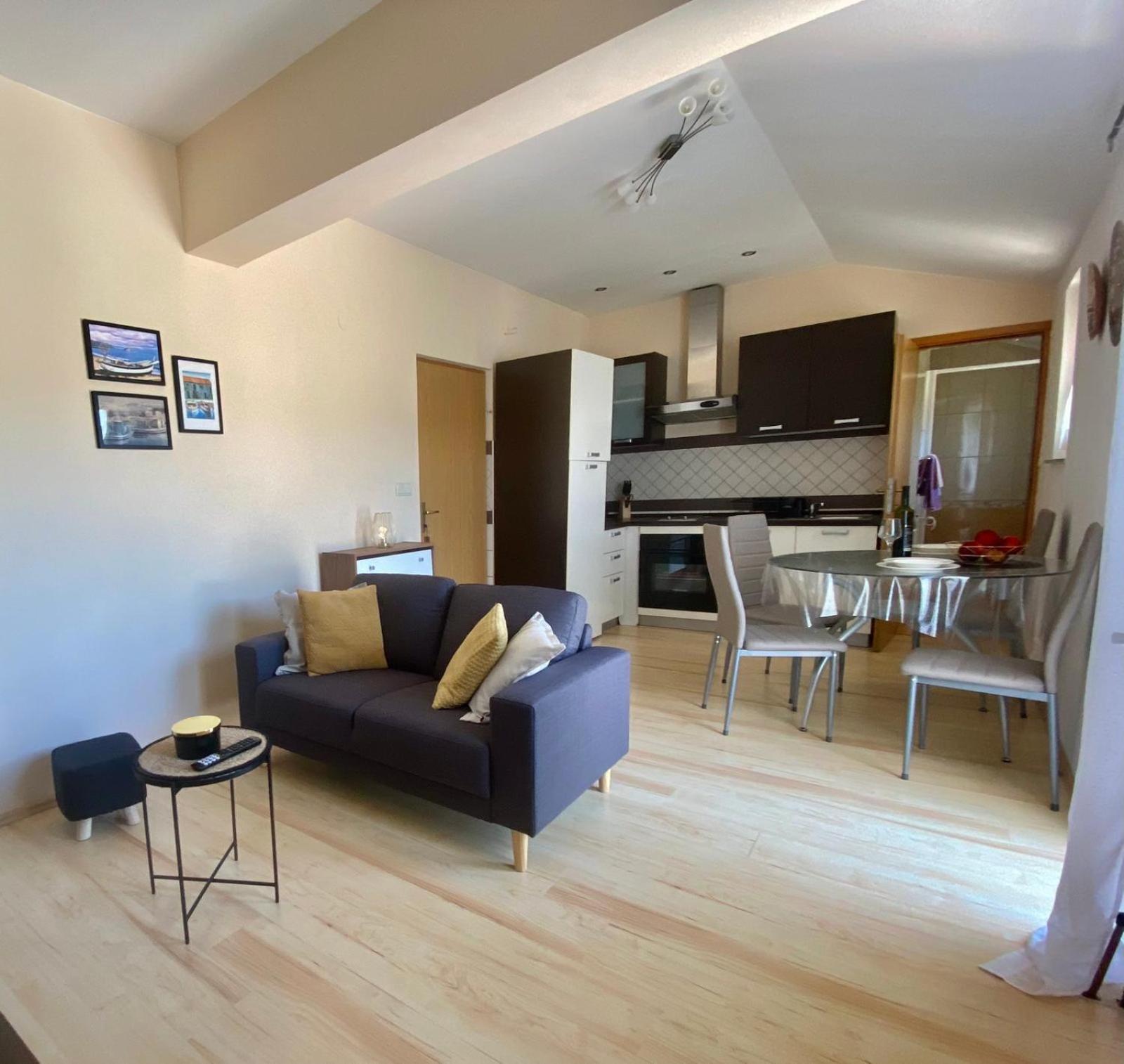 Apartmani Franciska Rab Town Exterior foto