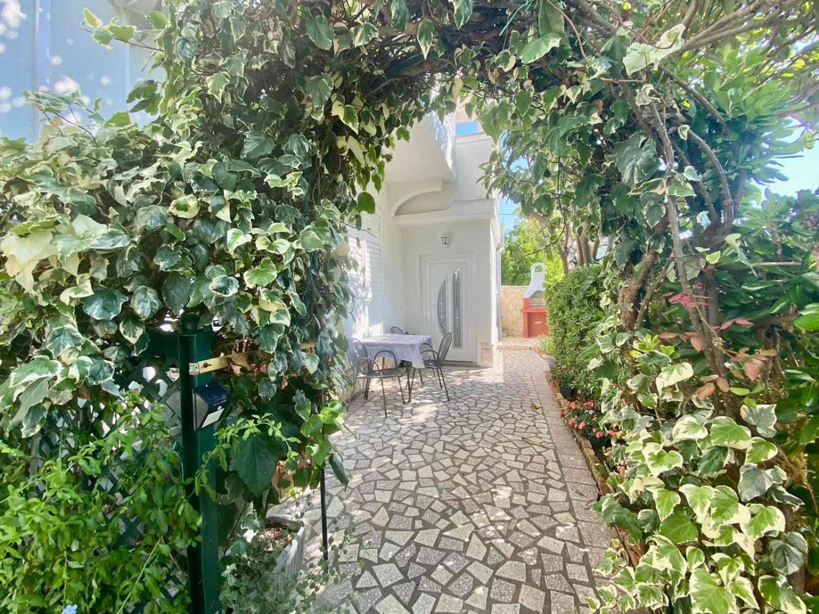 Apartmani Franciska Rab Town Exterior foto