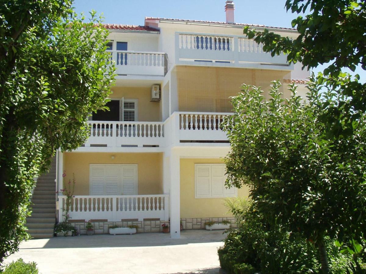 Apartmani Franciska Rab Town Exterior foto