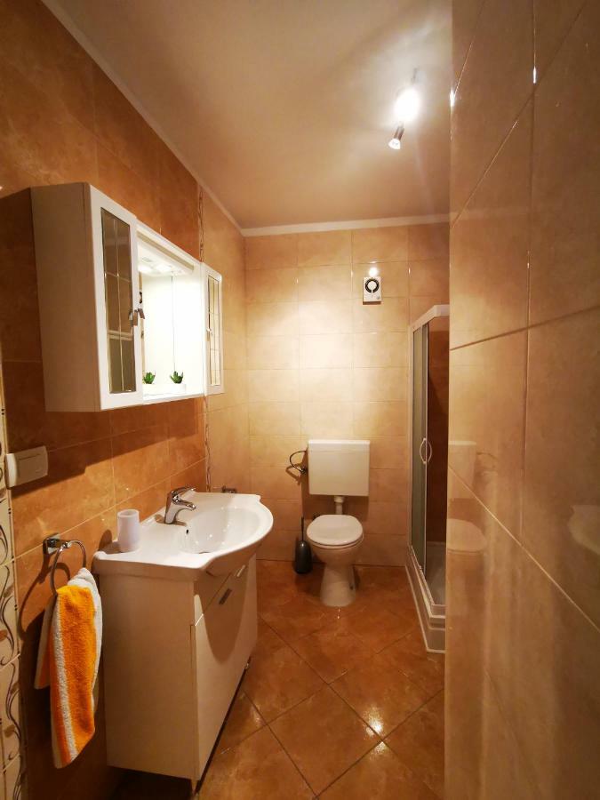 Apartmani Franciska Rab Town Exterior foto
