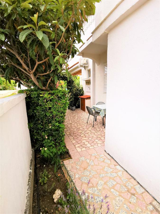 Apartmani Franciska Rab Town Exterior foto