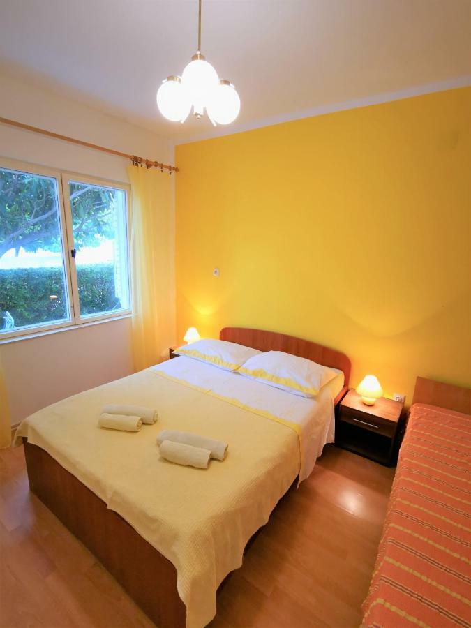 Apartmani Franciska Rab Town Exterior foto
