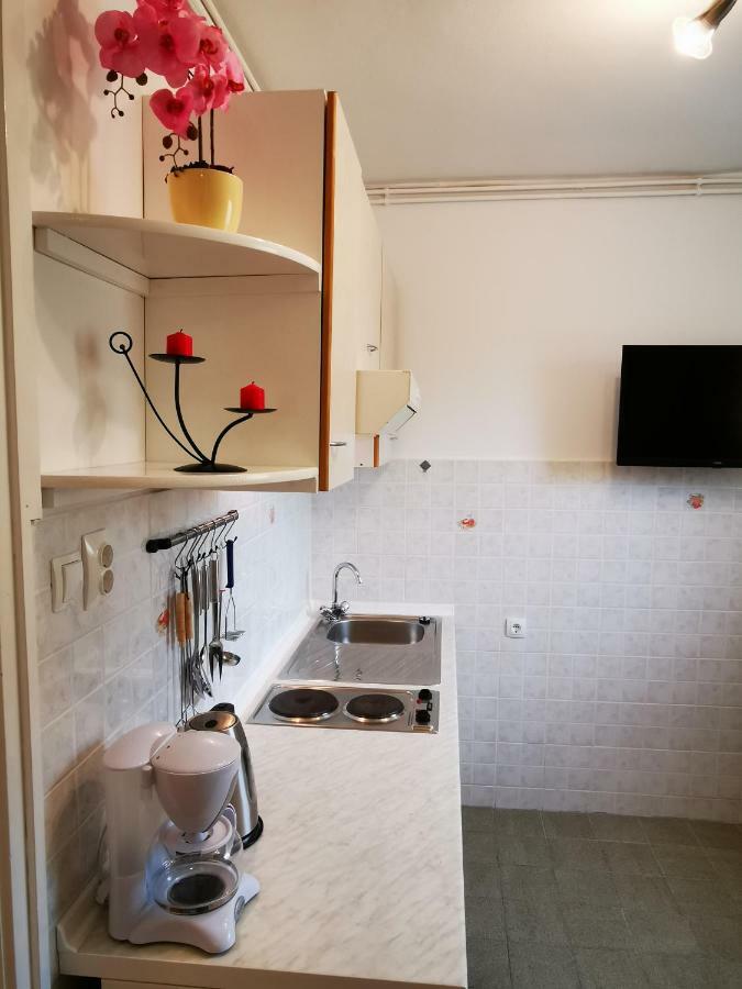 Apartmani Franciska Rab Town Exterior foto