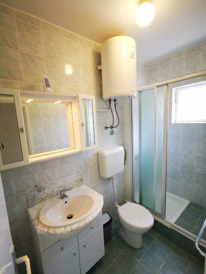 Apartmani Franciska Rab Town Exterior foto